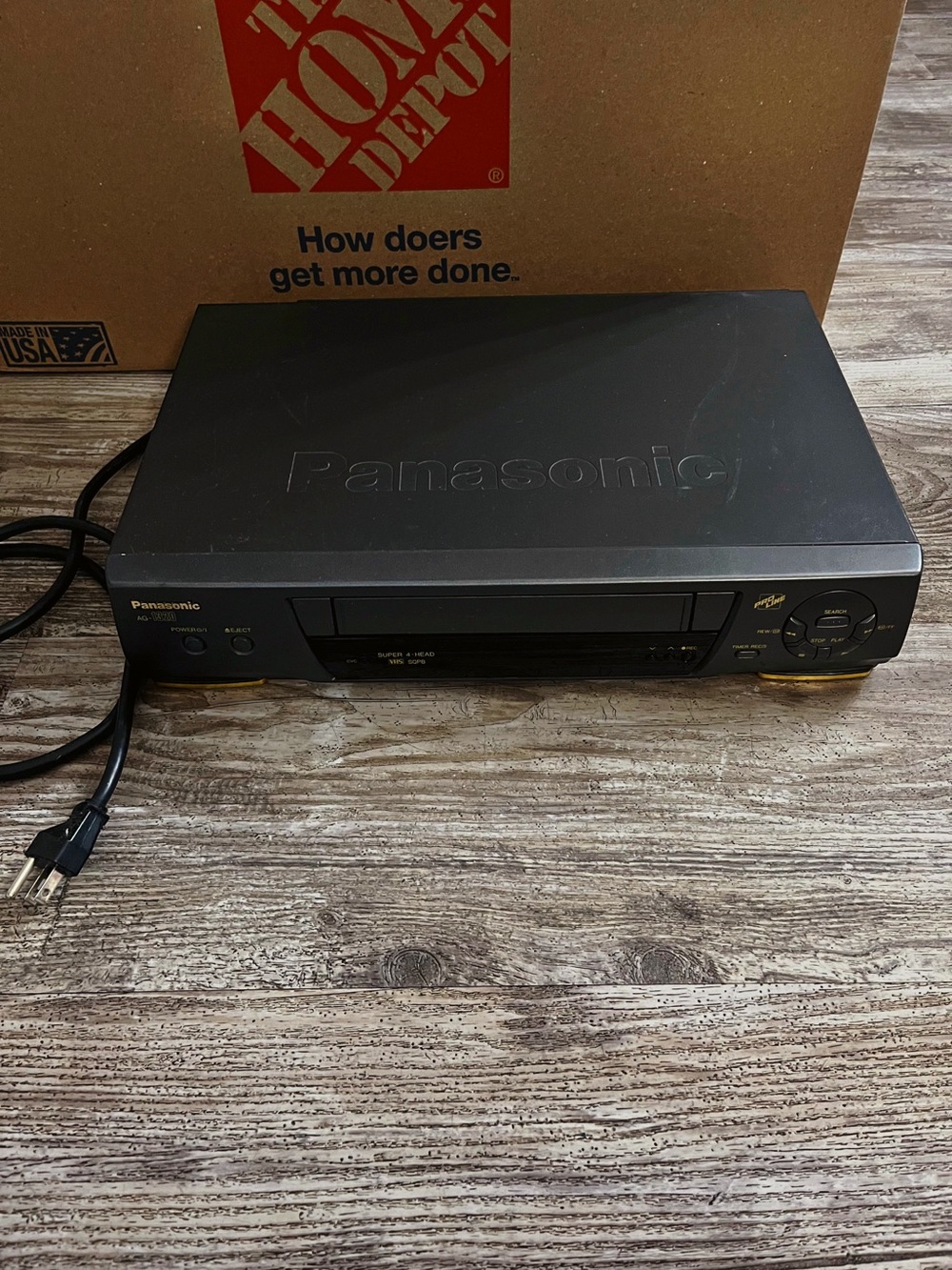 Panasonic Pro Line Super Drive 4-Head AG-1320 VCR/NO REMOTE -Untested